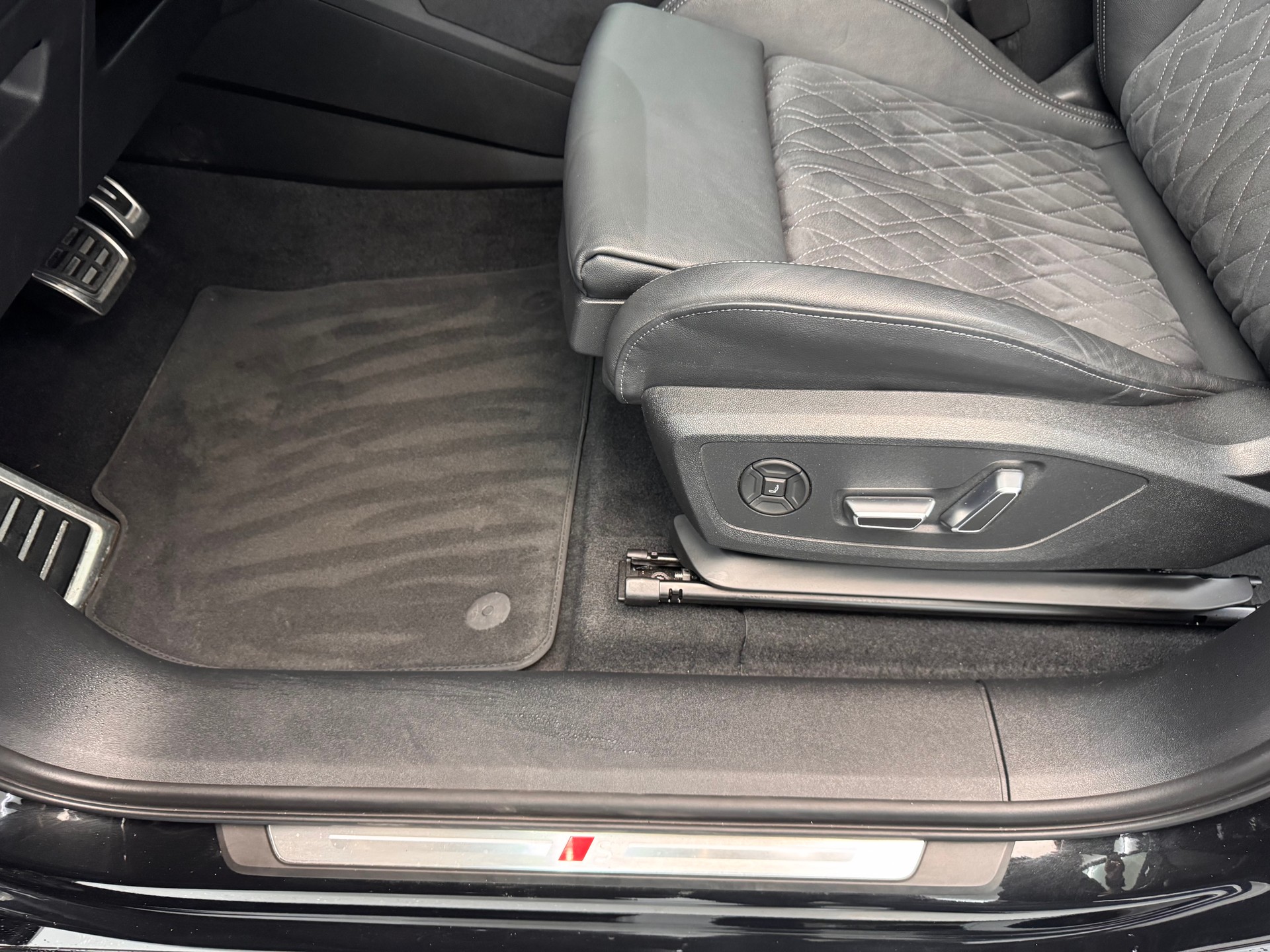 AUDI SQ6 e-tron quattro-image-12