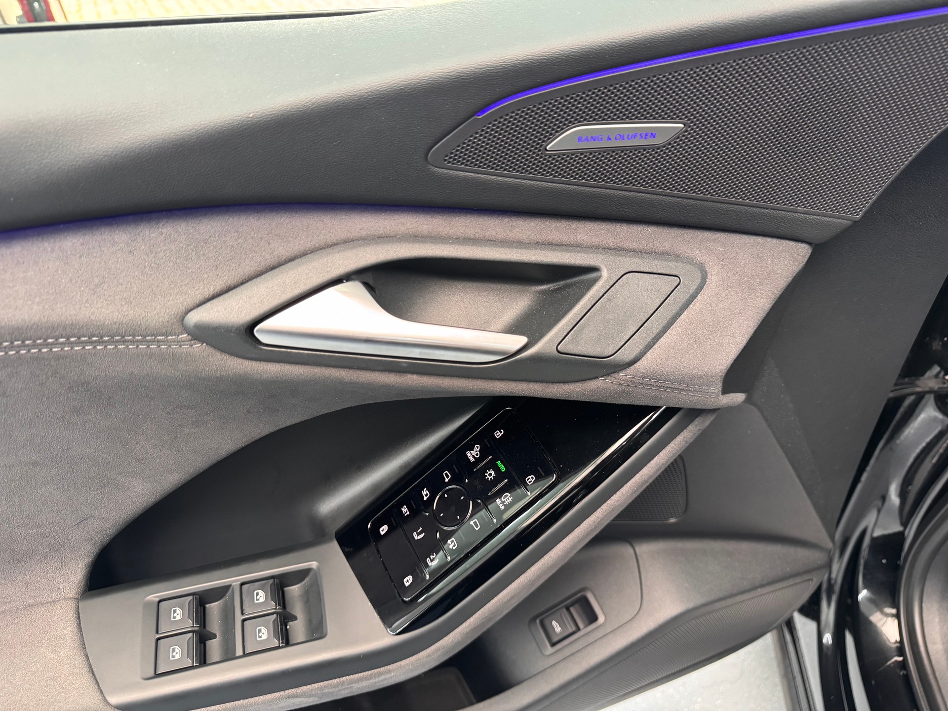 AUDI SQ6 e-tron quattro-image-13