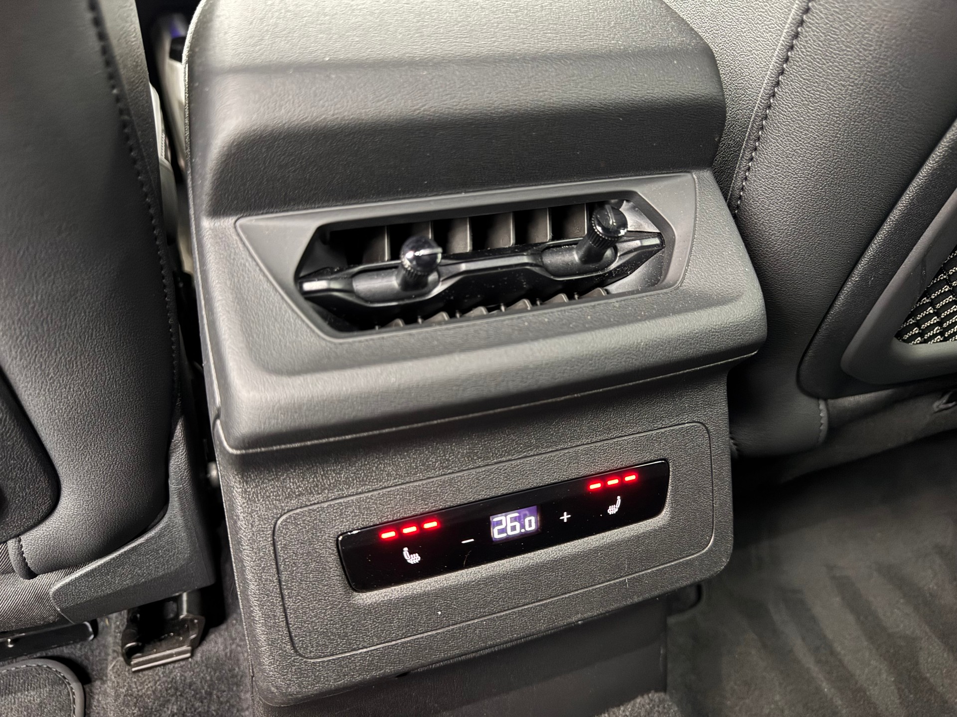 AUDI SQ6 e-tron quattro-image-21