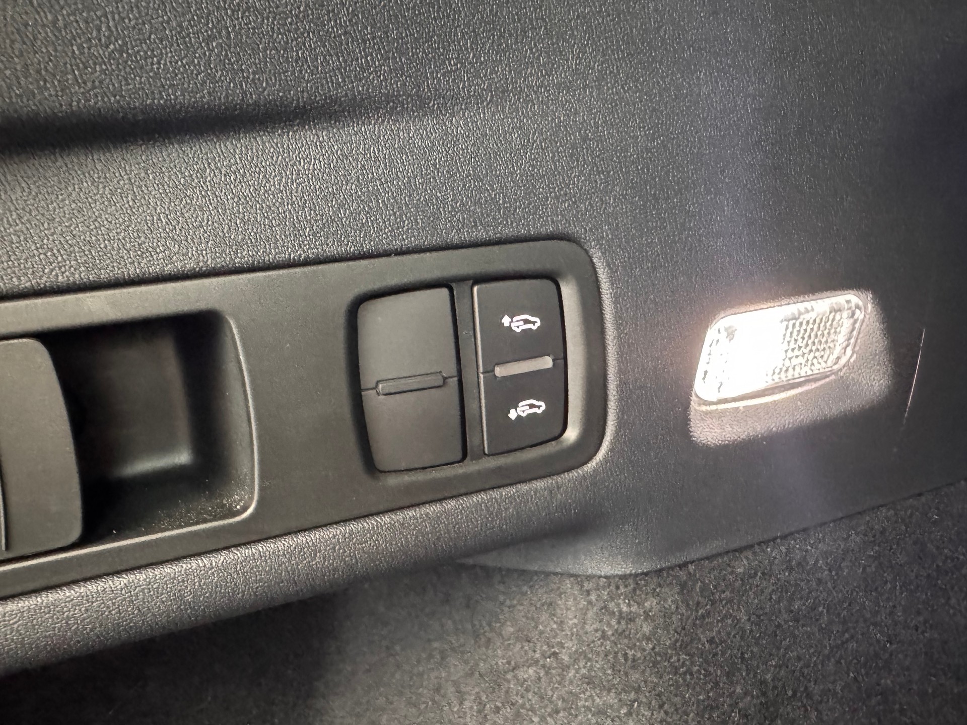 AUDI SQ6 e-tron quattro-image-24