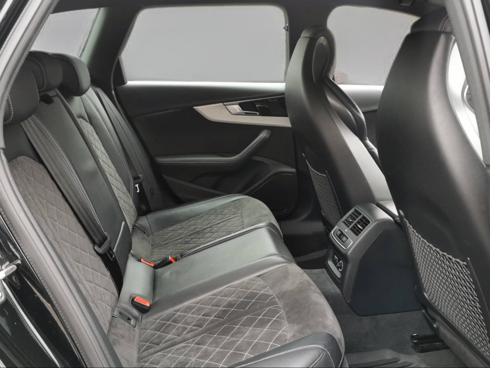 AUDI RS4 Avant quattro tiptronic-image-7