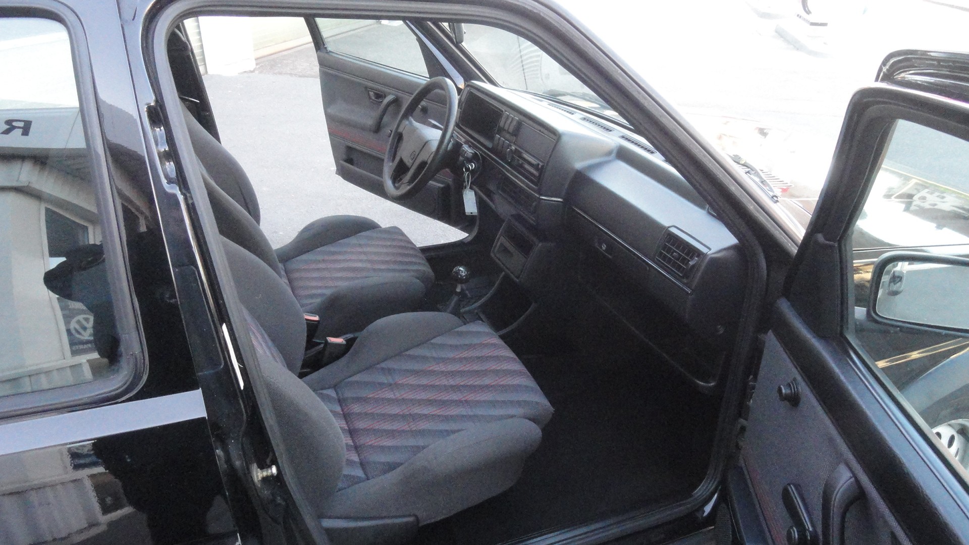 VW Golf 1800 GTI-image-12