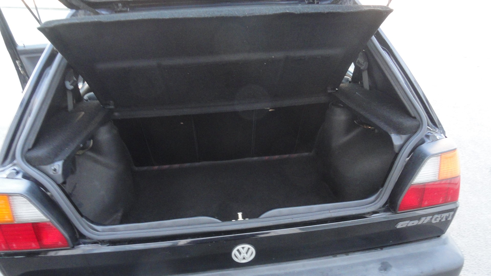 VW Golf 1800 GTI-image-10