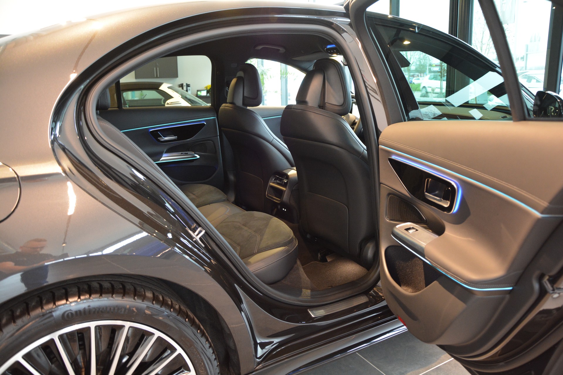 MERCEDES-BENZ E 200 9G-Tronic-image-13