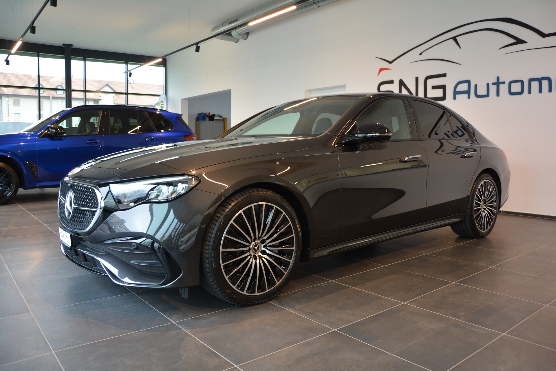 MERCEDES-BENZ E 200 9G-Tronic-showroom-element-1