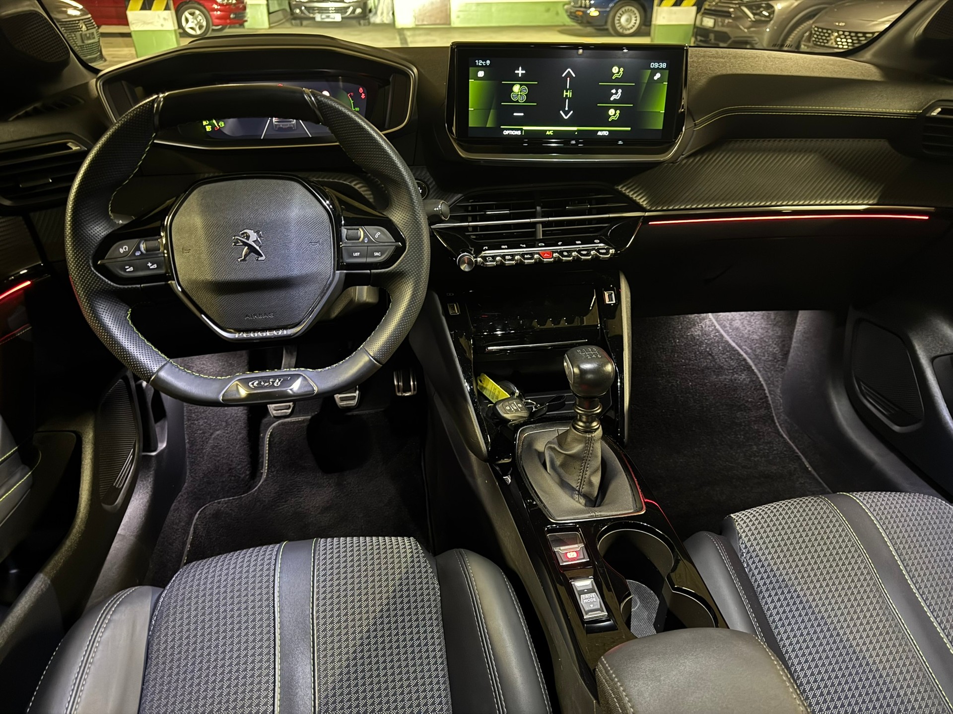 PEUGEOT 208 1.2 PureTech GT-image-7