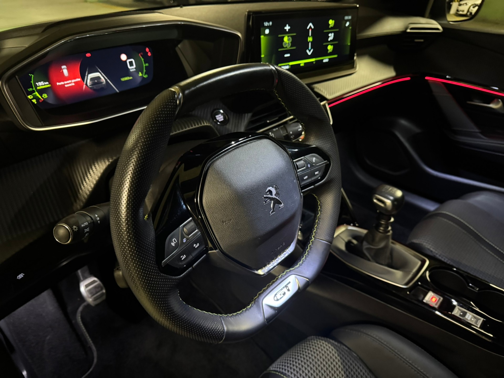 PEUGEOT 208 1.2 PureTech GT-image-8