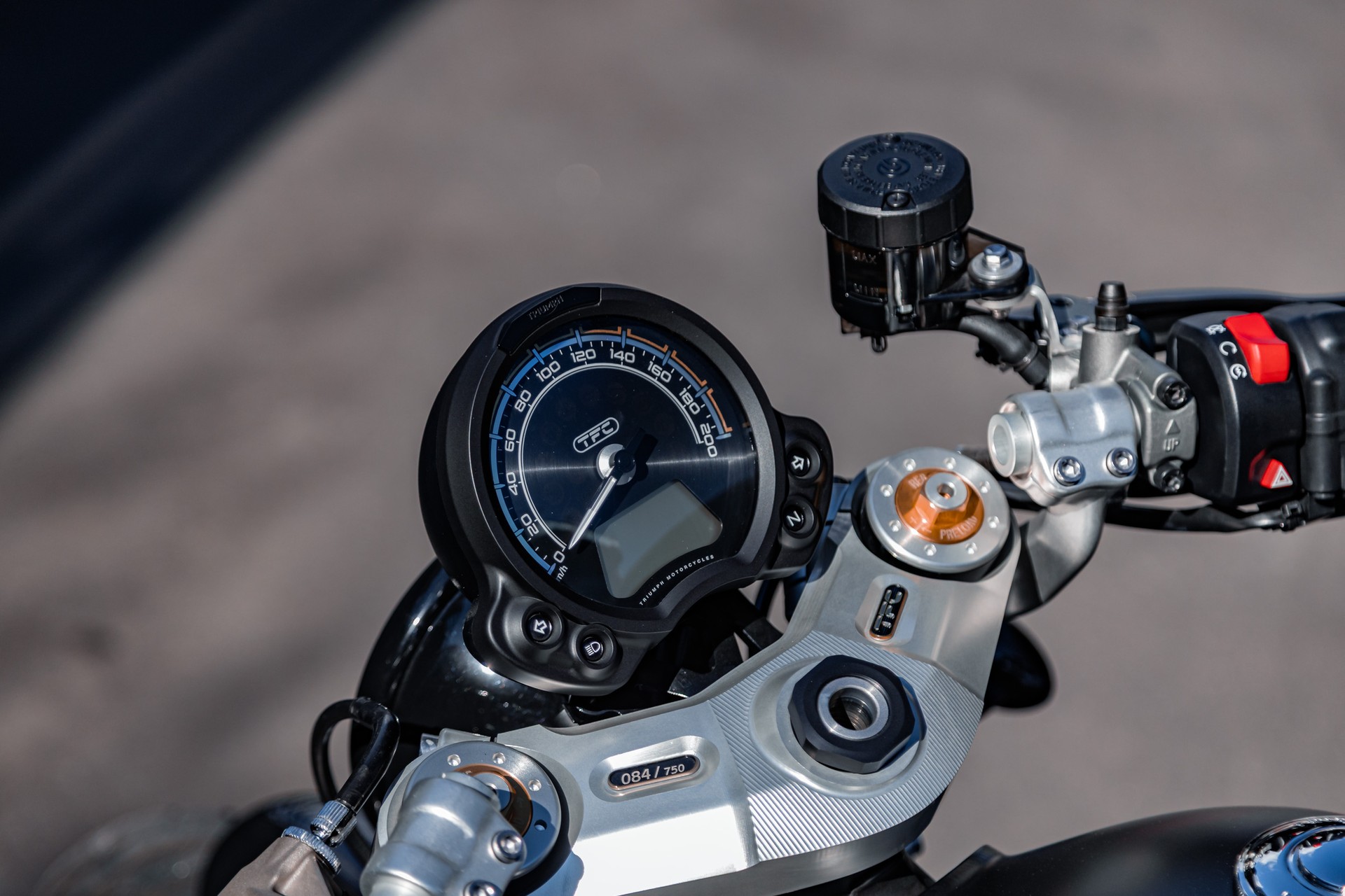 TRIUMPH Bonneville 1200 Bobber-image-10
