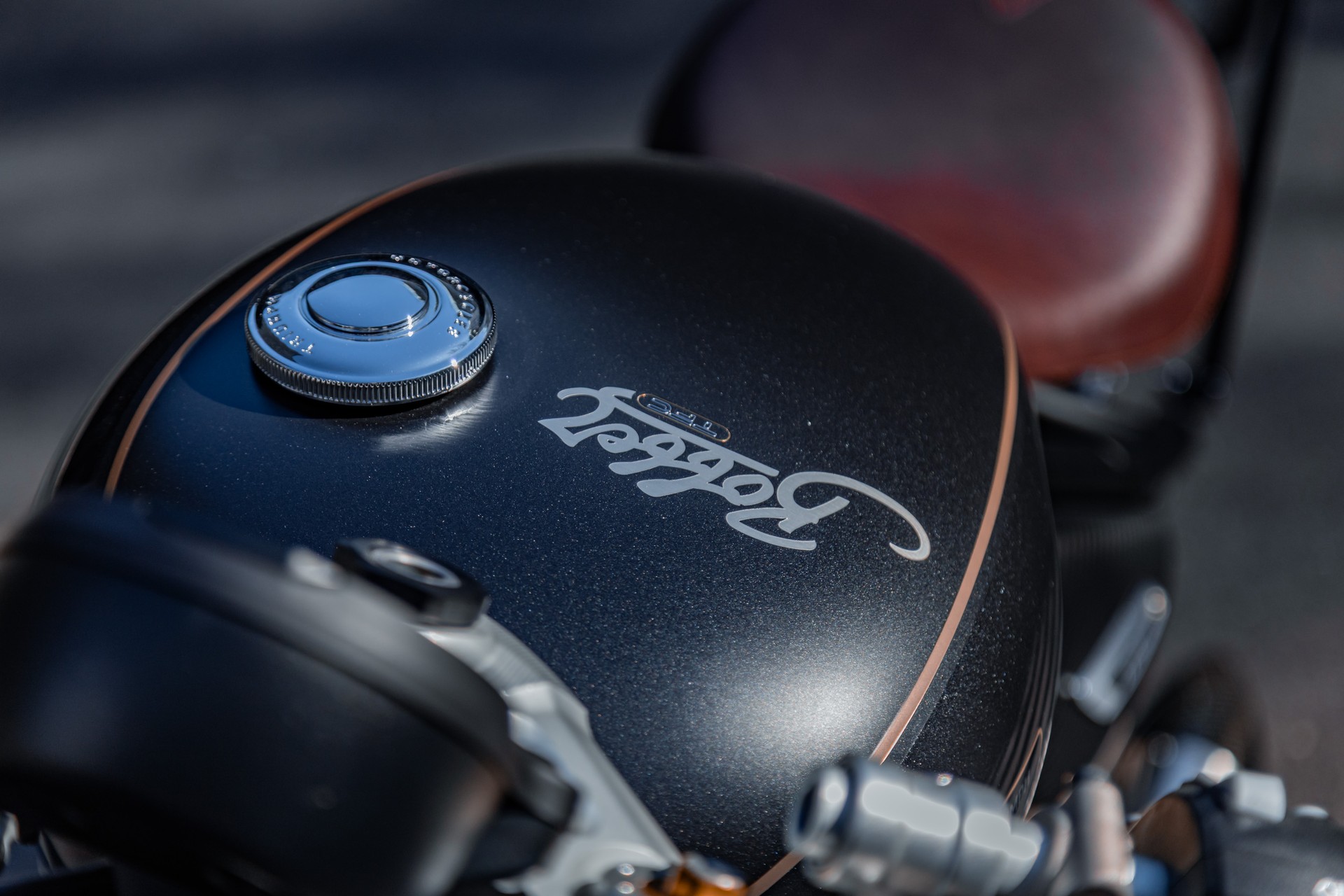 TRIUMPH Bonneville 1200 Bobber-image-11