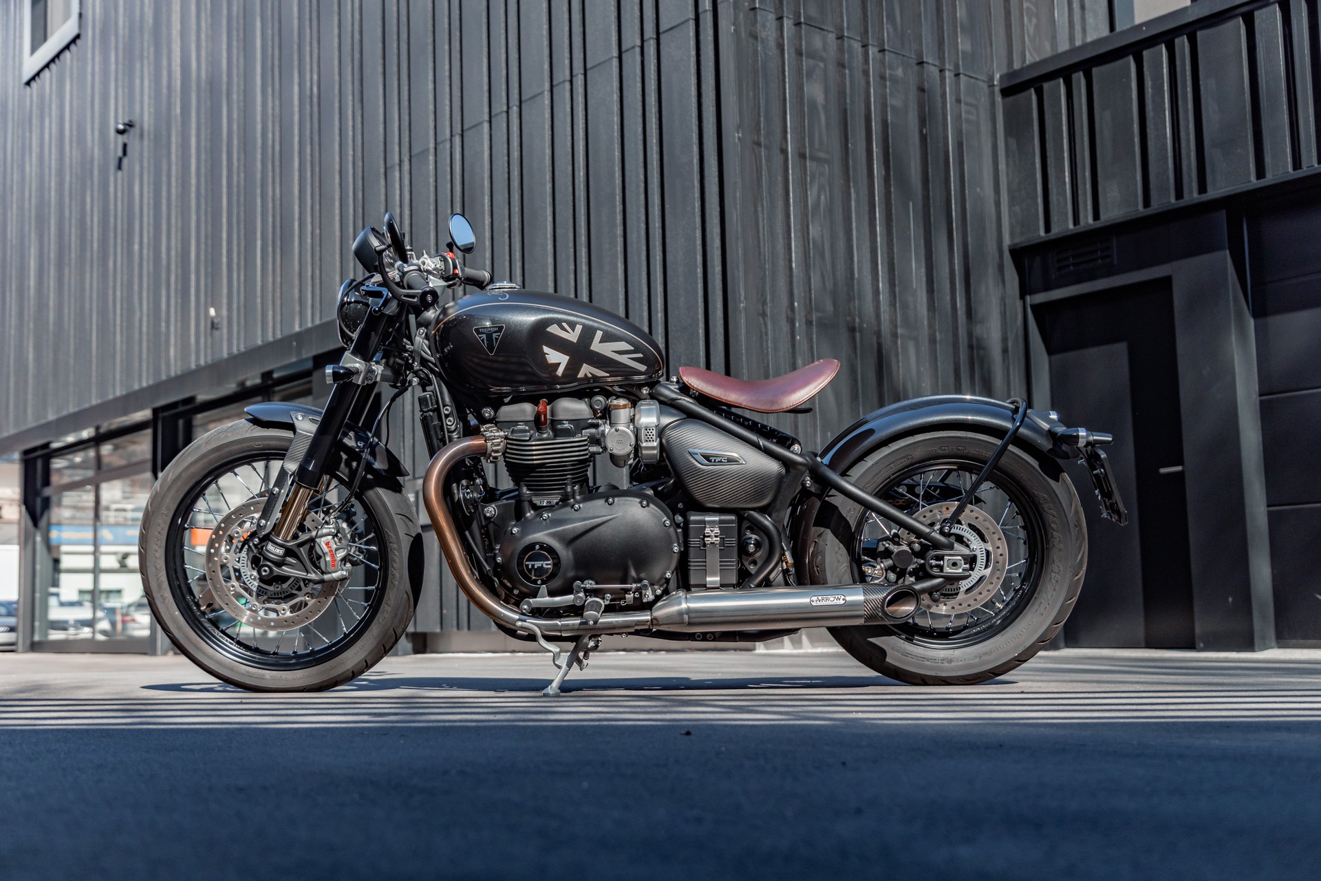 TRIUMPH Bonneville 1200 Bobber-image-2