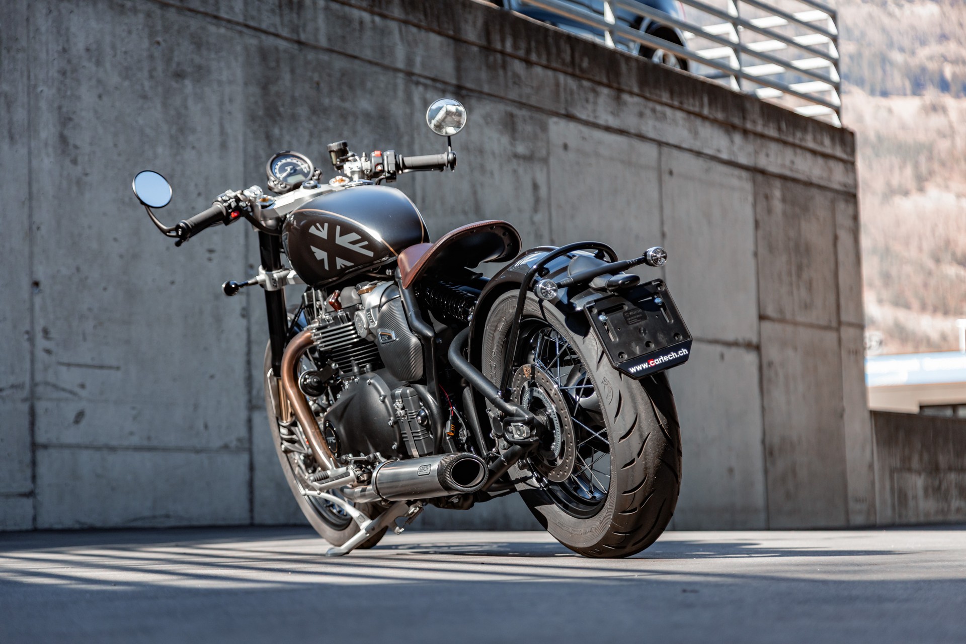 TRIUMPH Bonneville 1200 Bobber-image-4