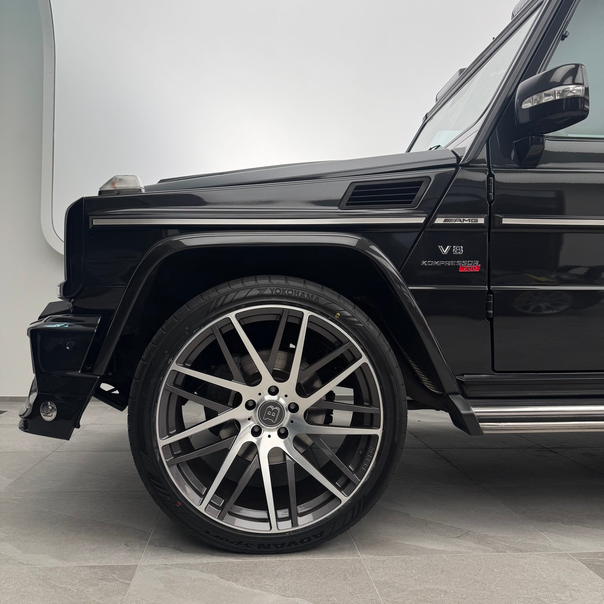 MERCEDES-BENZ G 55 AMG Facelift Designo-showroom-element-3