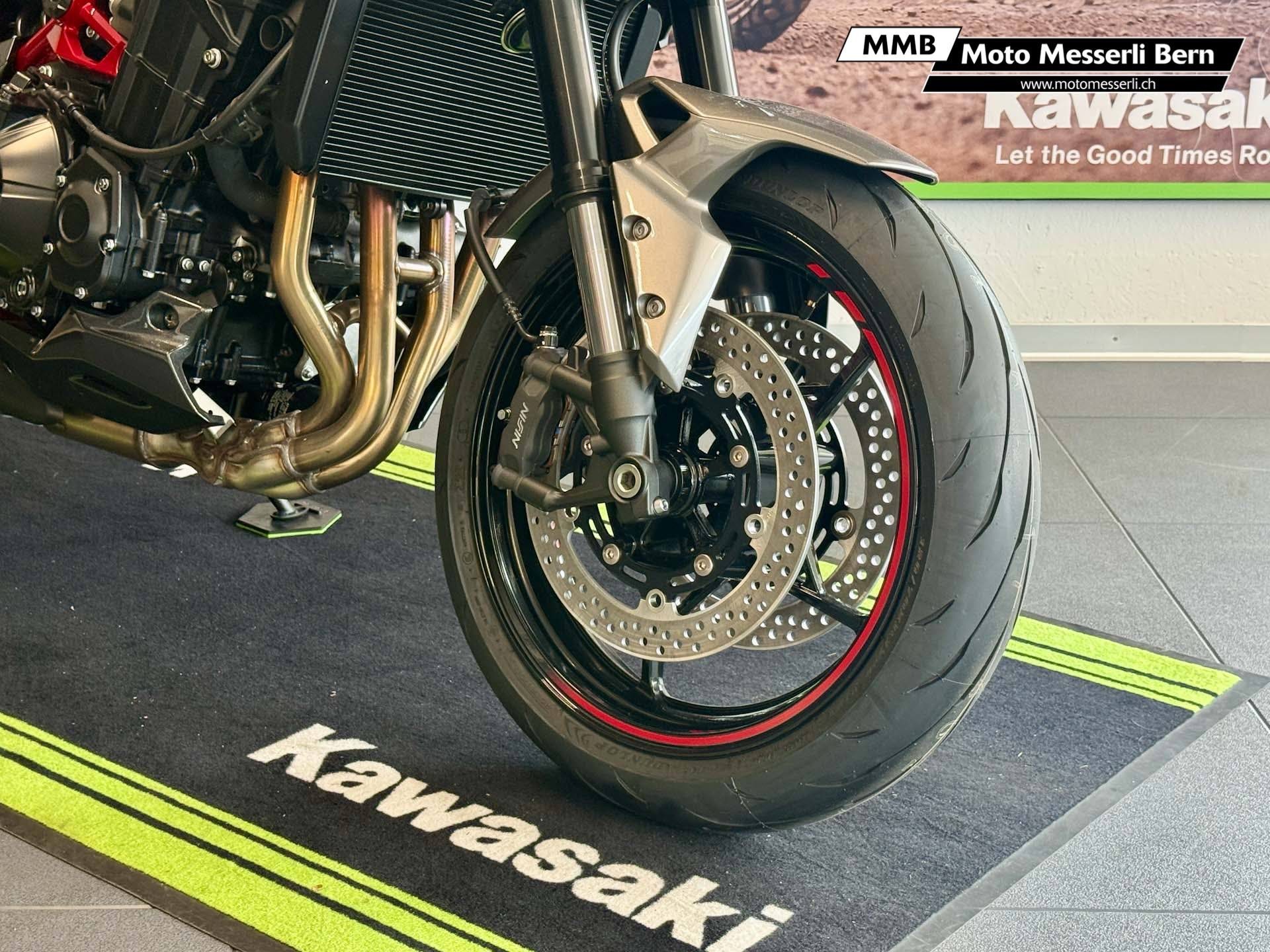 KAWASAKI Z 900-image-10