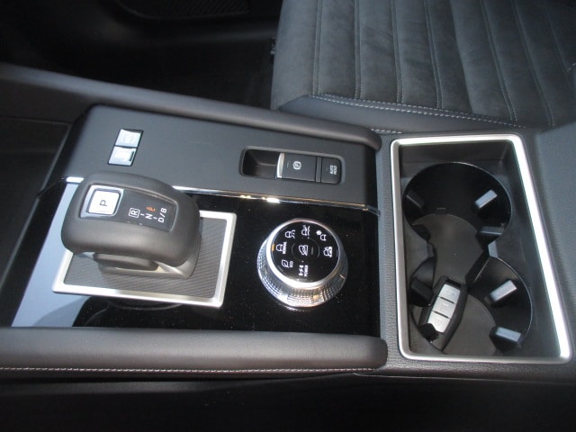MITSUBISHI Outlander 2.4 PHEV Intense 4WD Automatic-image-11
