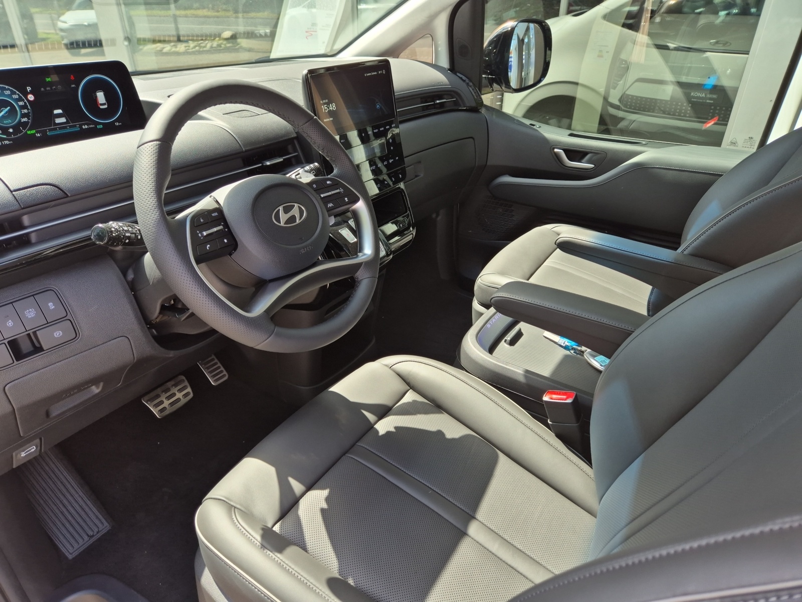 HYUNDAI Staria Premium 1.6 GDi HEV Vertex-image-4