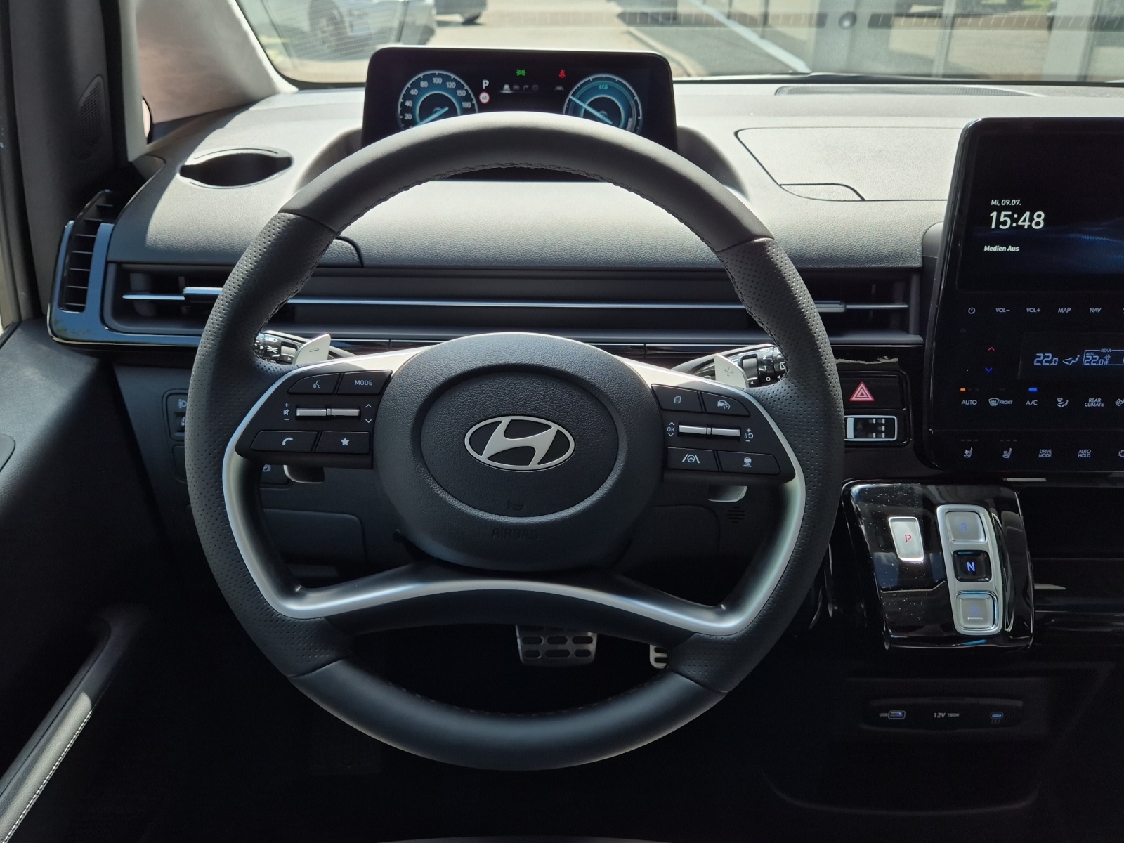 HYUNDAI Staria Premium 1.6 GDi HEV Vertex-image-6