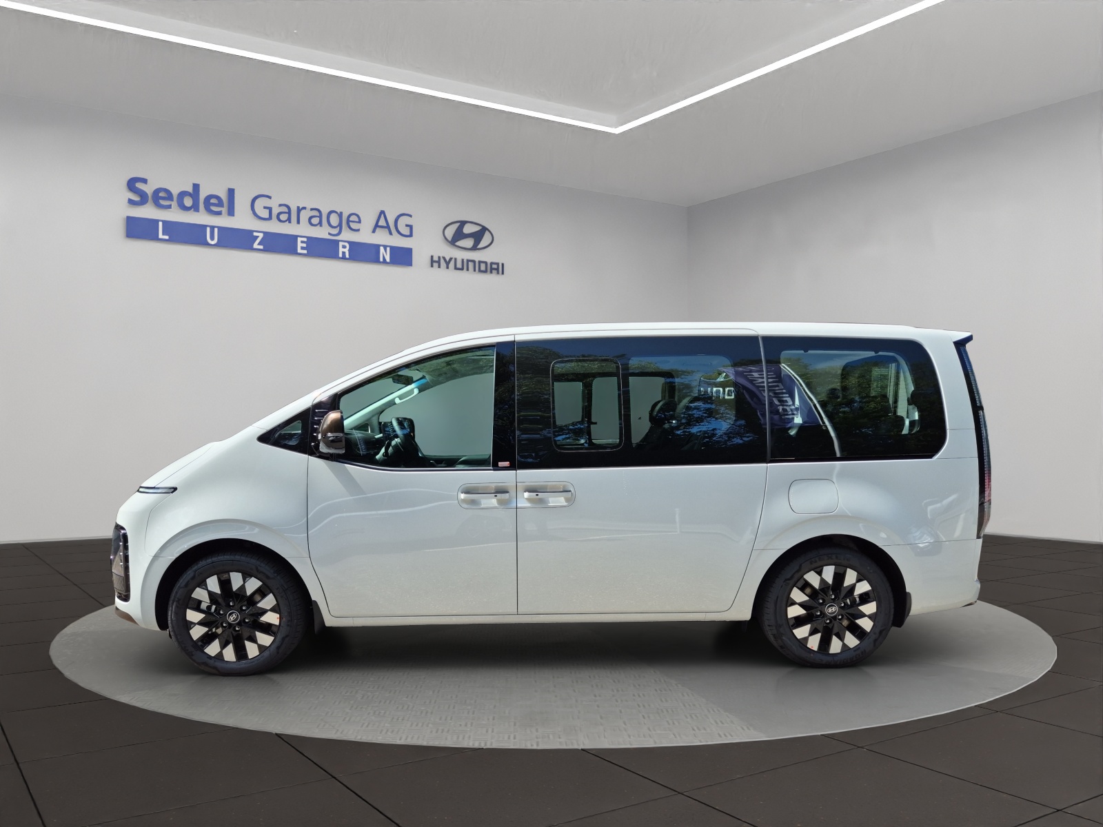 HYUNDAI Staria Premium 1.6 GDi HEV Vertex-image-2