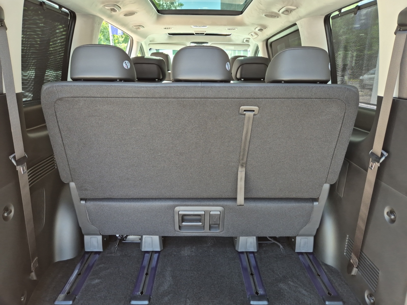 HYUNDAI Staria Premium 1.6 GDi HEV Vertex-image-11