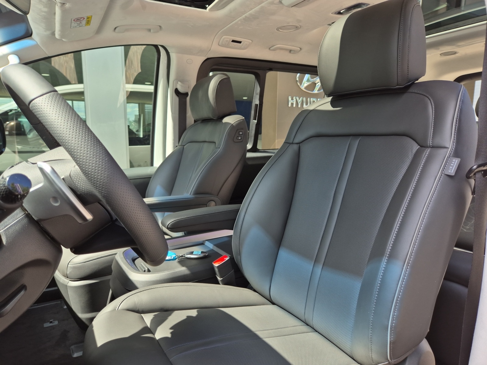 HYUNDAI Staria Premium 1.6 GDi HEV Vertex-image-5