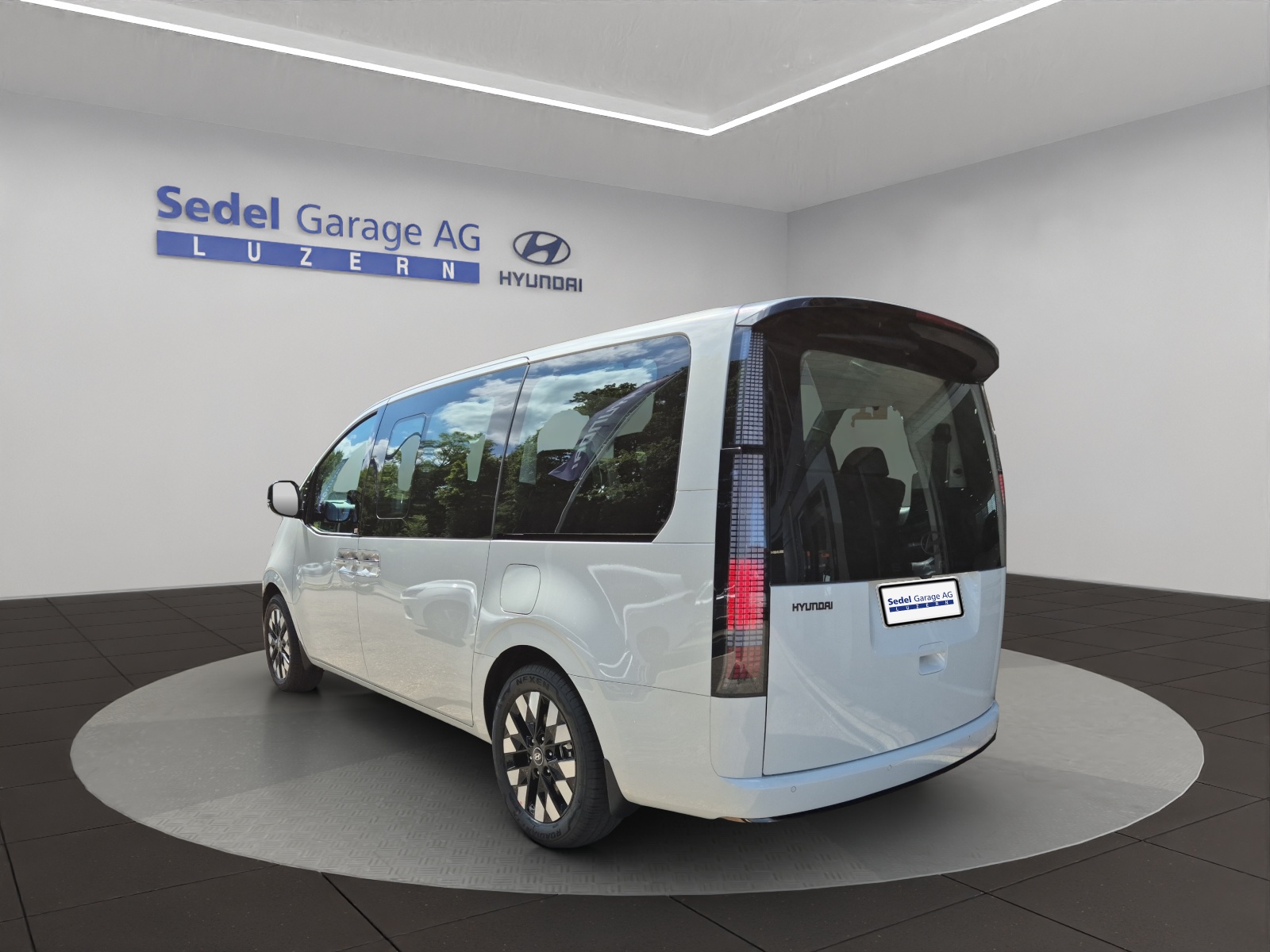 HYUNDAI Staria Premium 1.6 GDi HEV Vertex-image-3