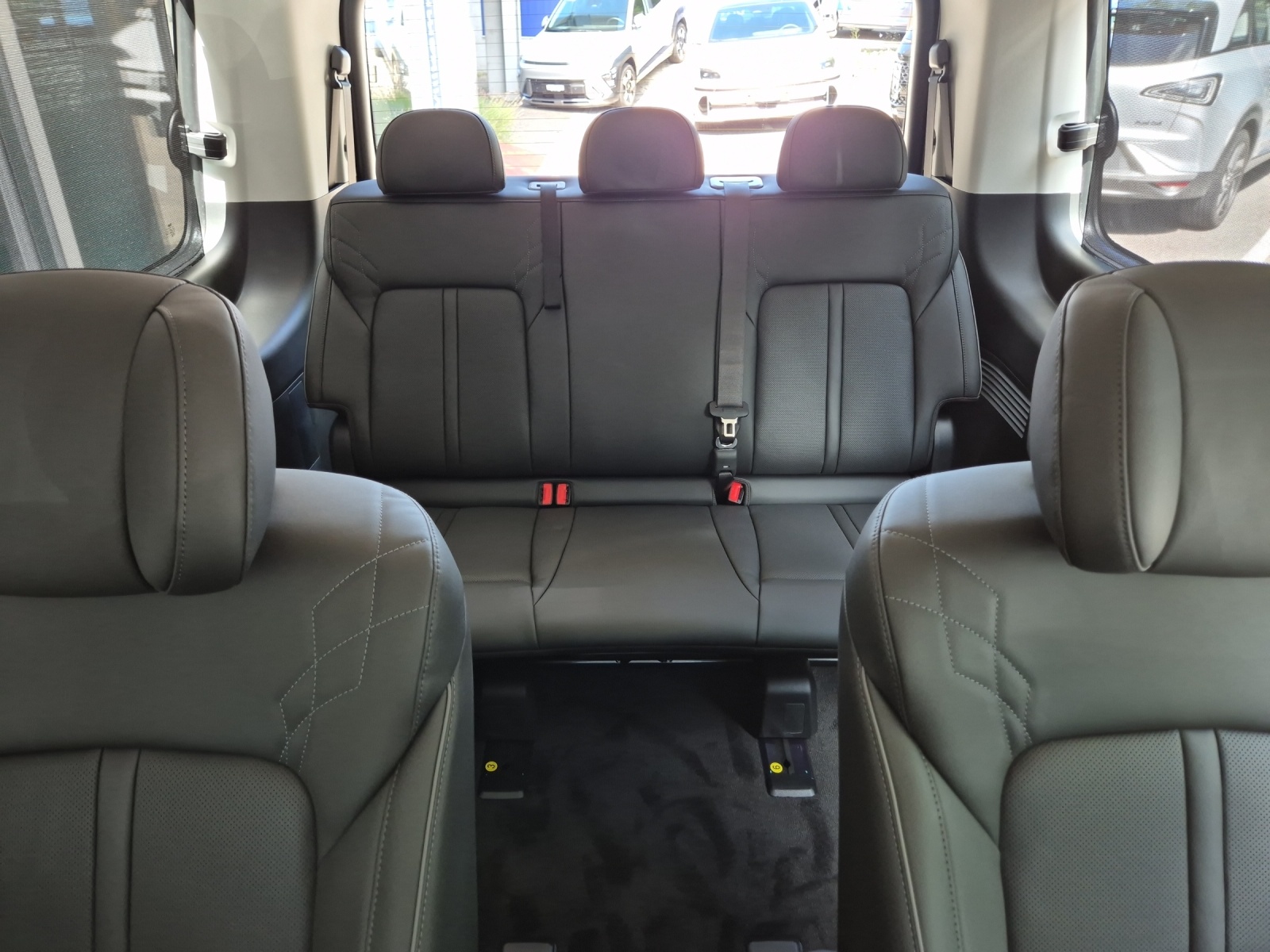HYUNDAI Staria Premium 1.6 GDi HEV Vertex-image-9
