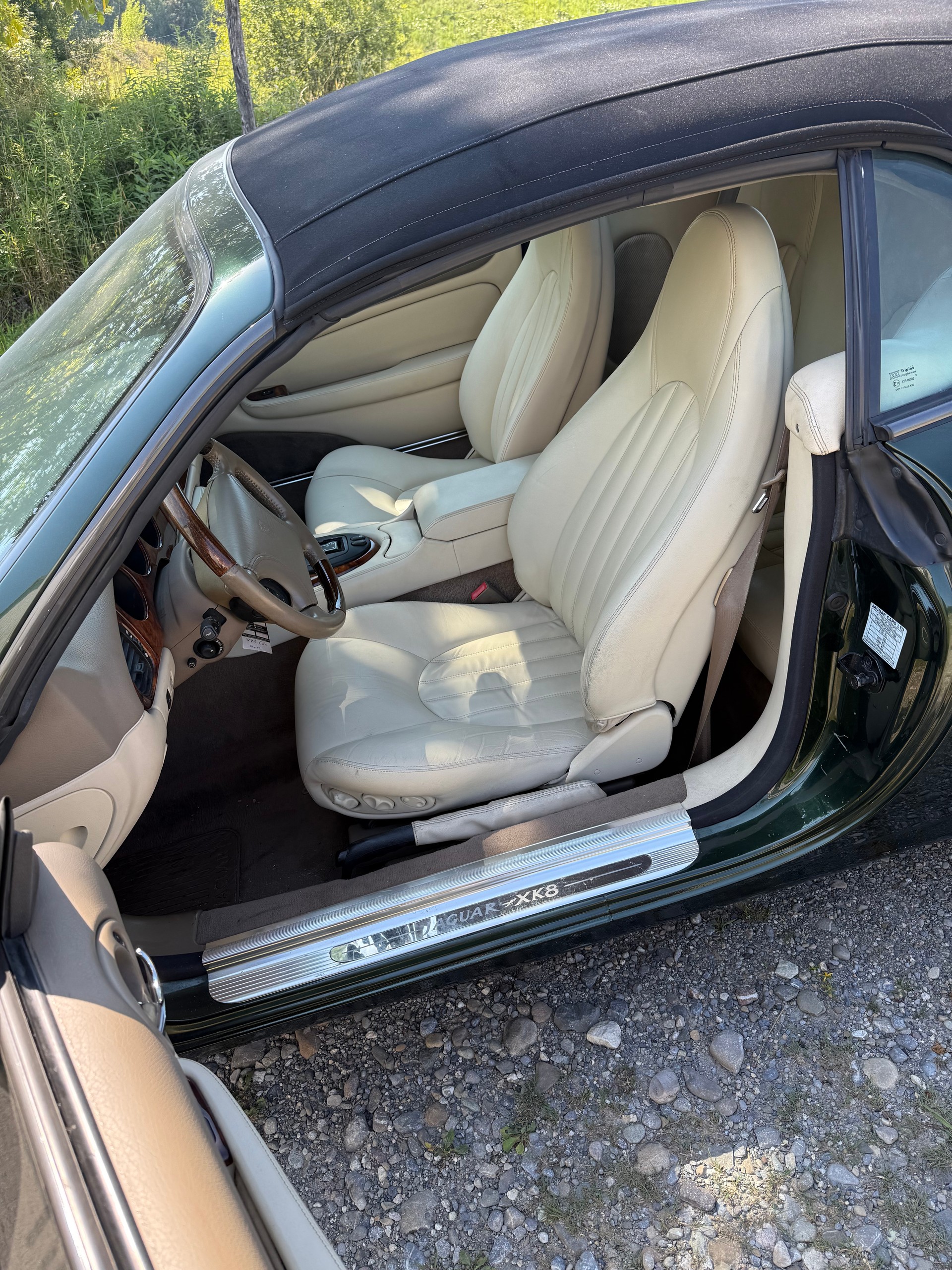 JAGUAR XK8 Convertible-image-2