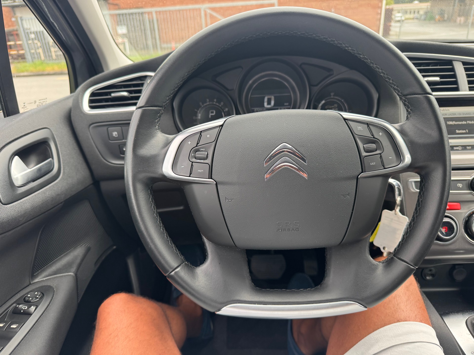 CITROEN C4 1.2 Pure Tech Feel Automatic-image-9