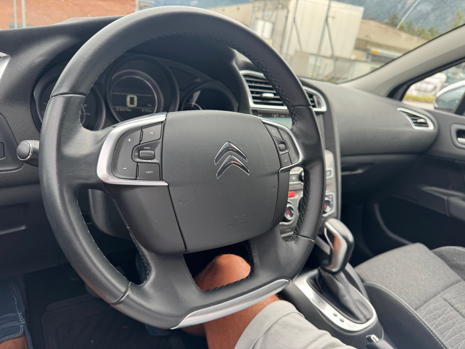 CITROEN C4 1.2 Pure Tech Feel Automatic-image-13