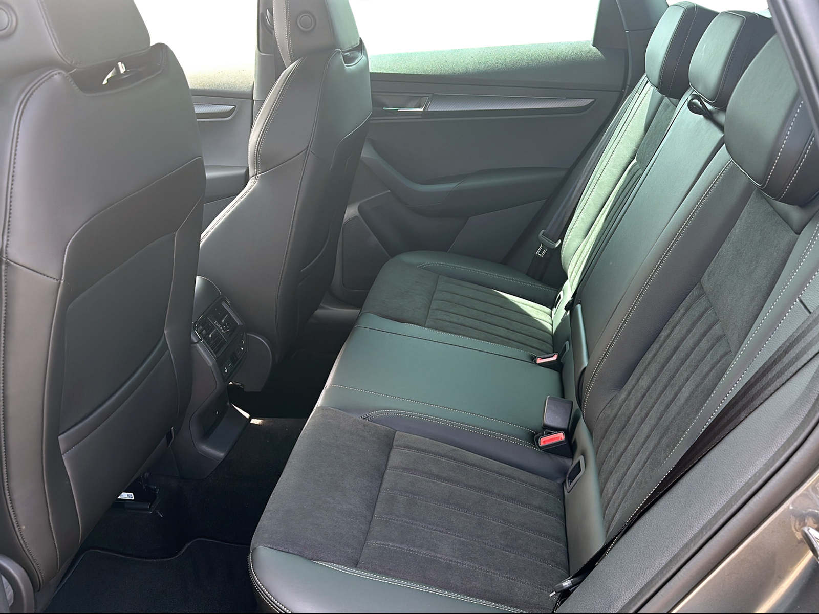 SKODA Karoq 2.0 TSI SportLine 4x4 DSG-image-6