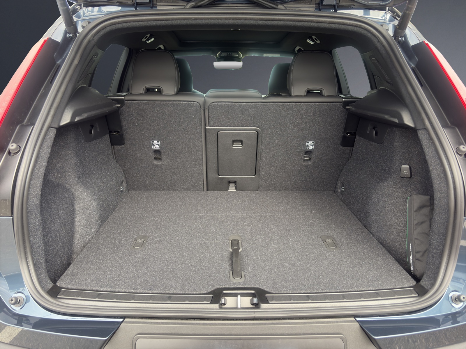 VOLVO XC40 B4 Benzin Mild Hybrid Ultra Black Edition DCT-image-12