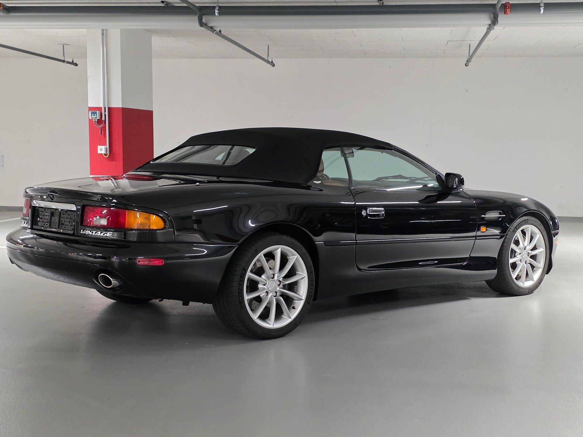 ASTON MARTIN DB7 Volante-image-4