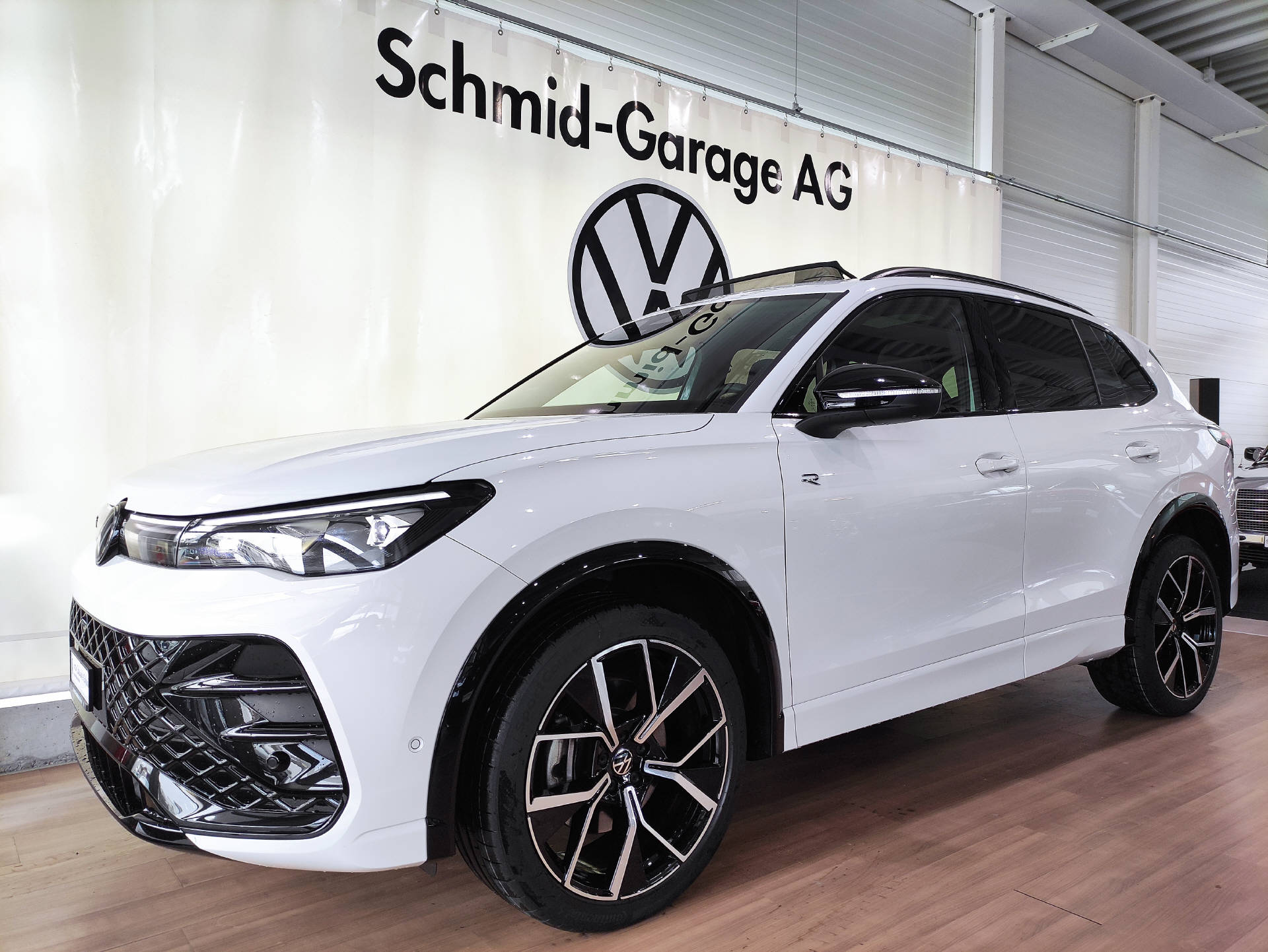 VW Tiguan 2.0 TSI R-Line Black-Style DSG 4motion-showroom-element-1