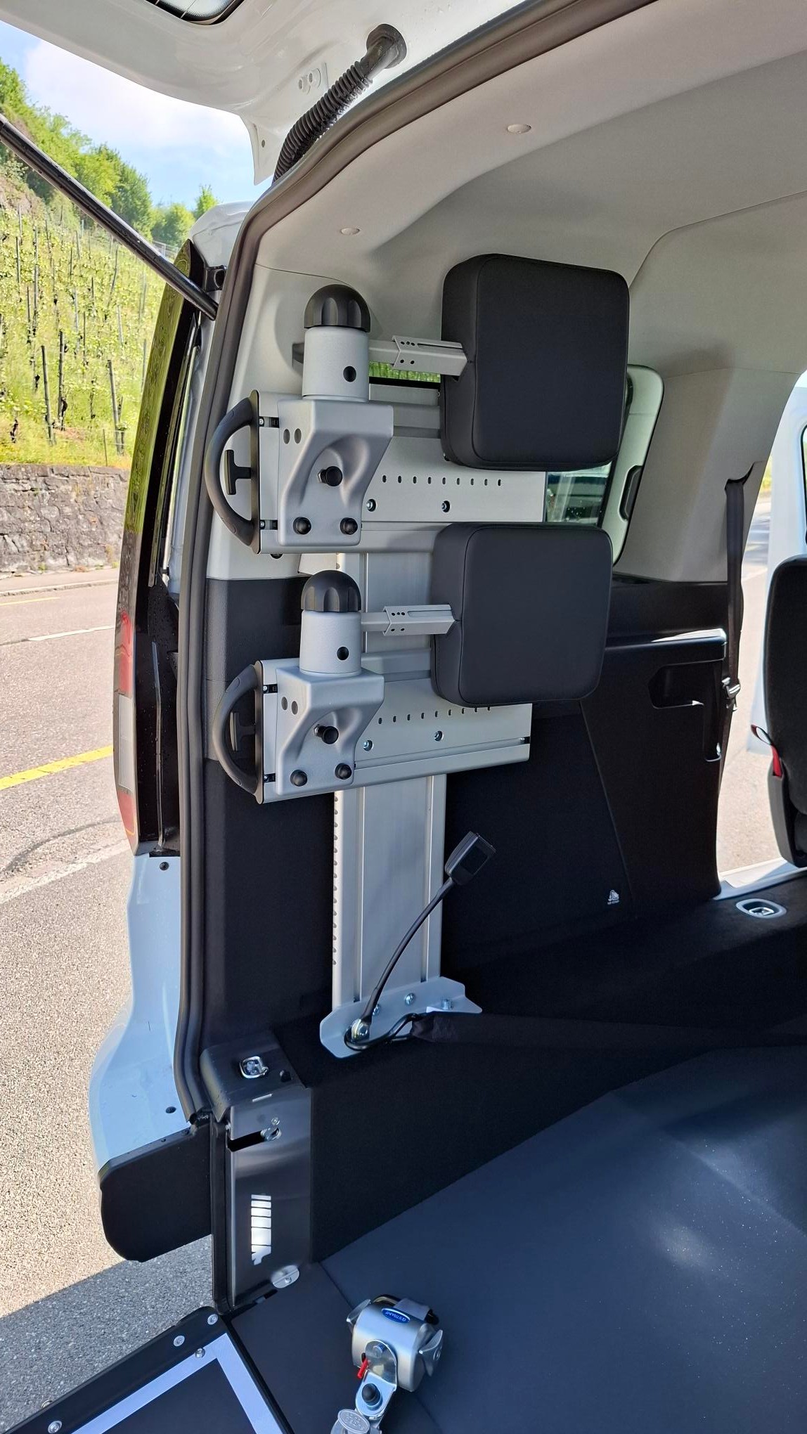 FORD Grand Tourneo Connect 1.5 EcoBoost Titanium Automat - inkl. Umbau für Rollstuhltransport-image-11