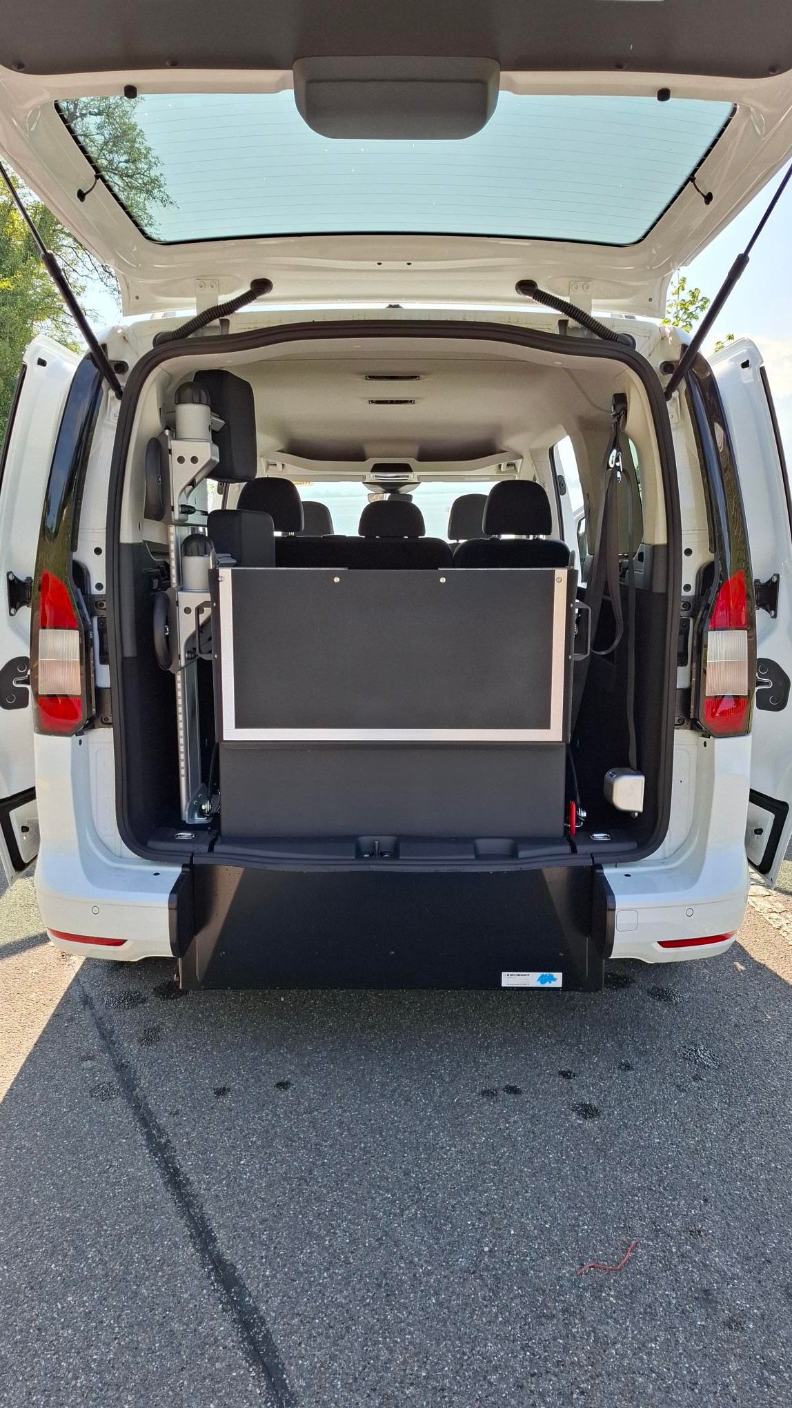FORD Grand Tourneo Connect 1.5 EcoBoost Titanium Automat - inkl. Umbau für Rollstuhltransport-image-9