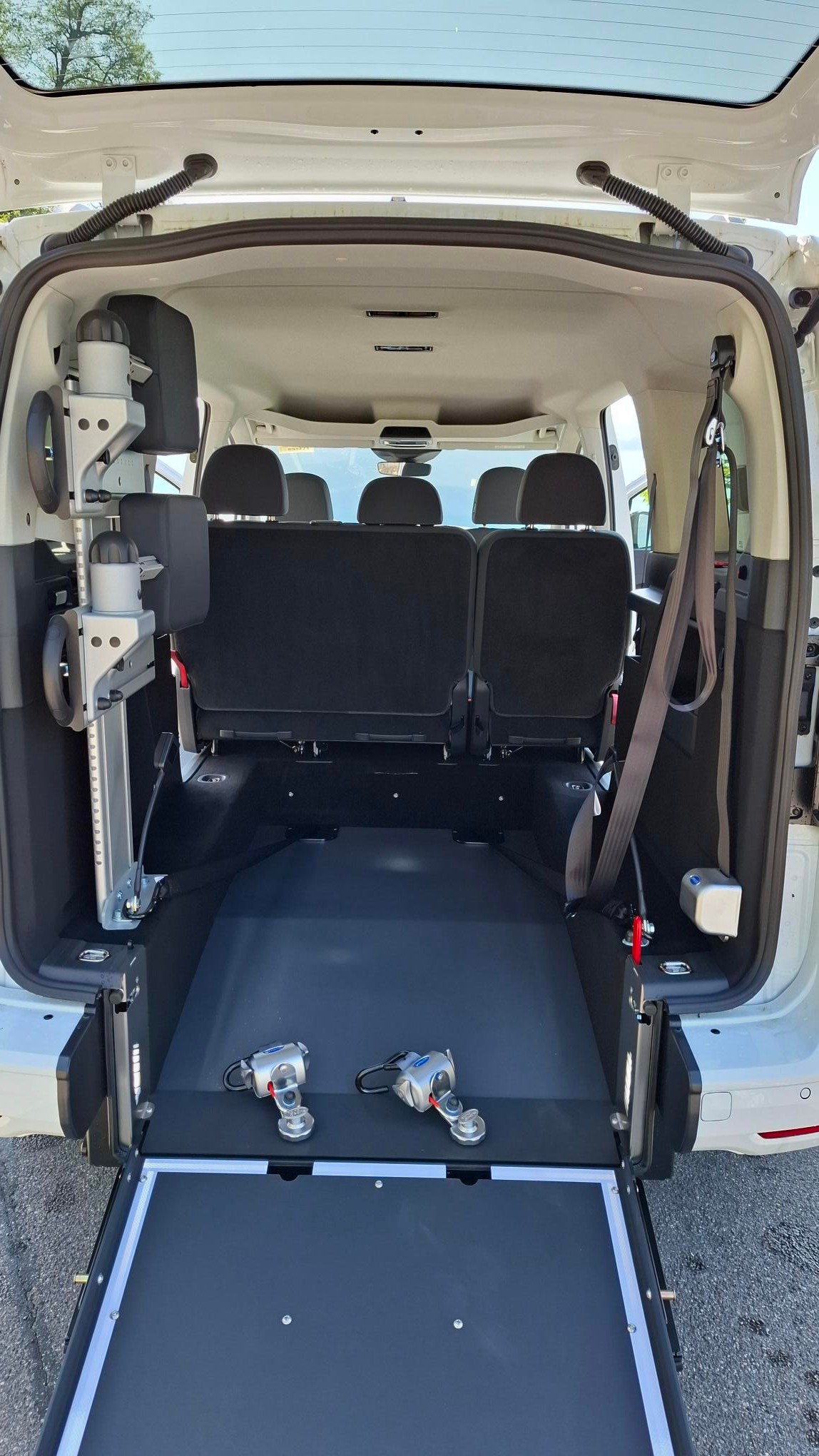 FORD Grand Tourneo Connect 1.5 EcoBoost Titanium Automat - inkl. Umbau für Rollstuhltransport-image-10