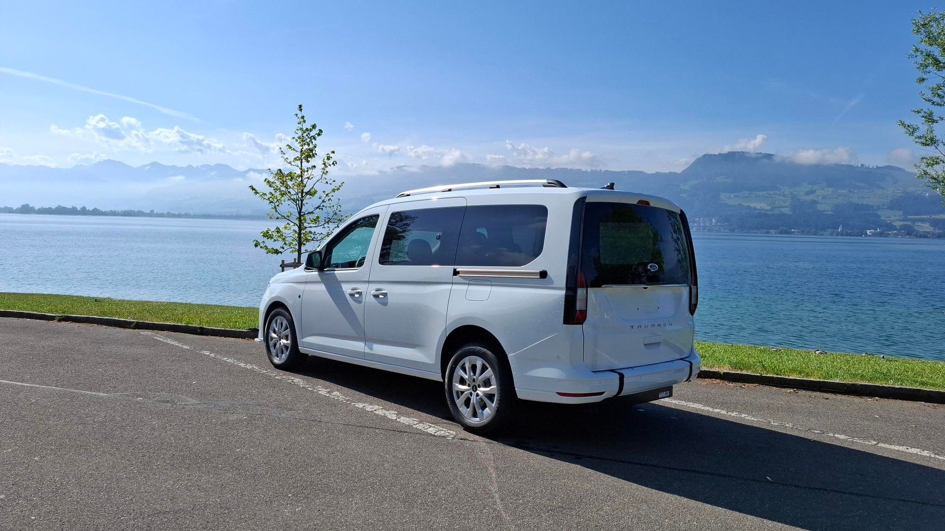 FORD Grand Tourneo Connect 1.5 EcoBoost Titanium Automat - inkl. Umbau für Rollstuhltransport-image-2