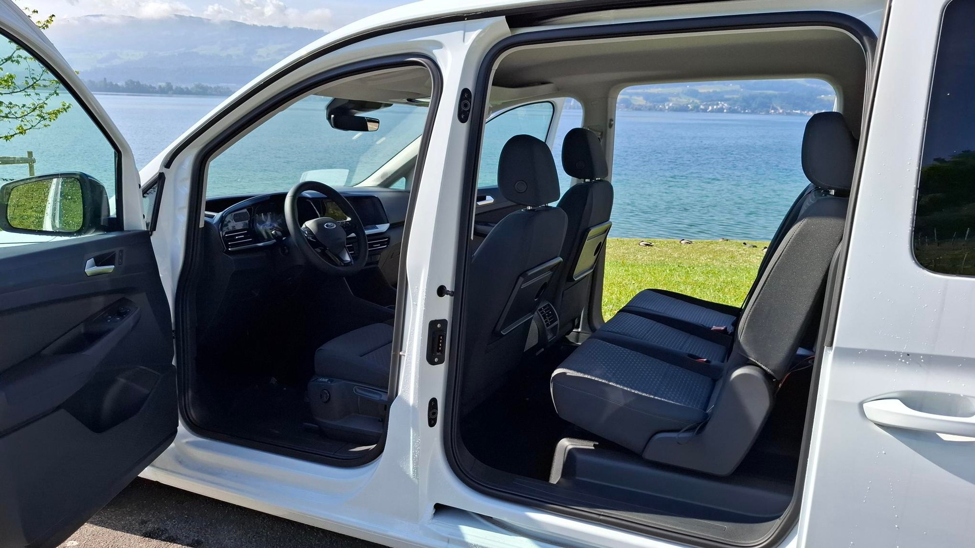 FORD Grand Tourneo Connect 1.5 EcoBoost Titanium Automat - inkl. Umbau für Rollstuhltransport-image-13
