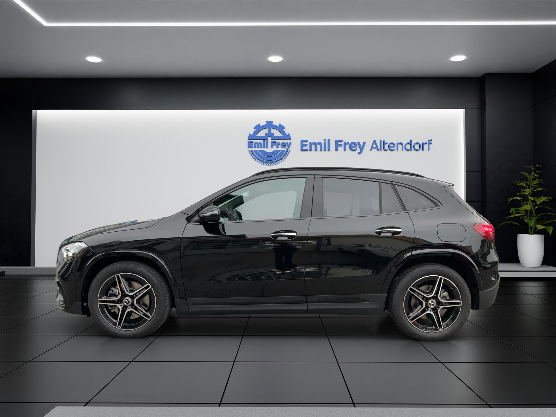 MERCEDES-BENZ GLA 250 4MATIC Swiss Star AMG Line-image-2