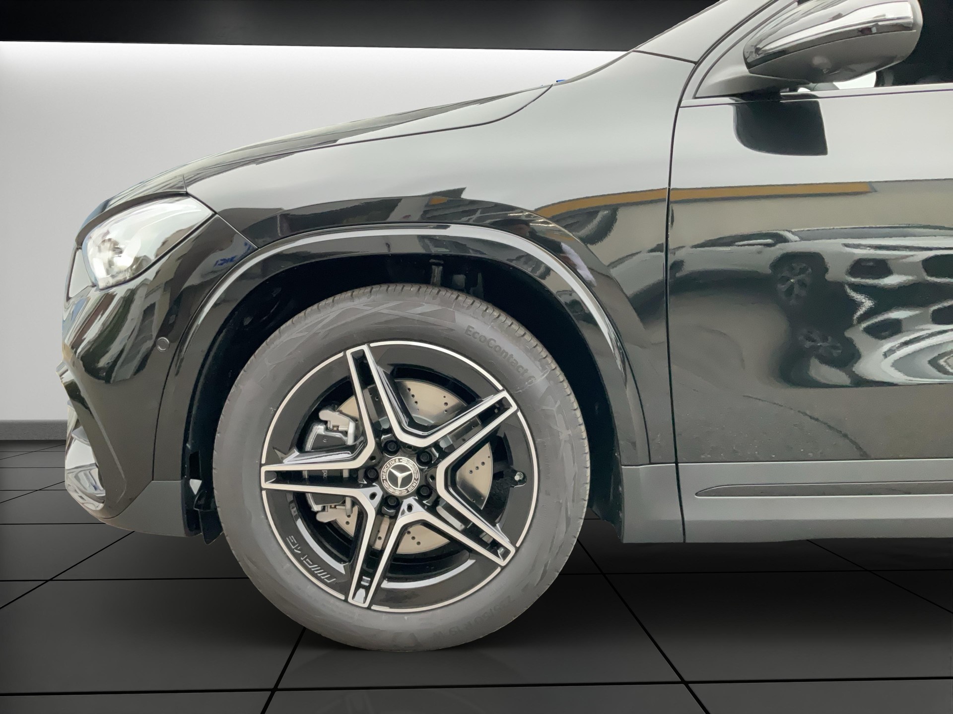 MERCEDES-BENZ GLA 250 4MATIC Swiss Star AMG Line-image-9