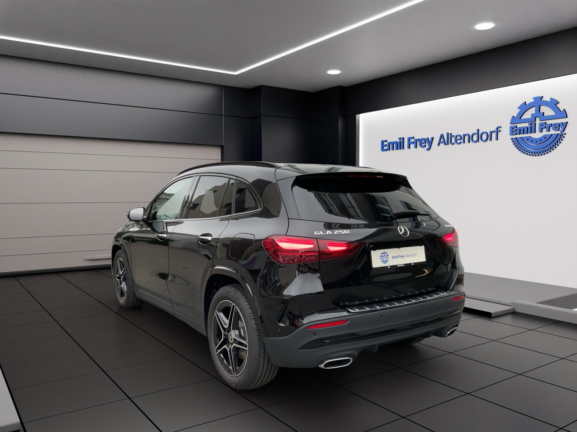MERCEDES-BENZ GLA 250 4MATIC Swiss Star AMG Line-image-3