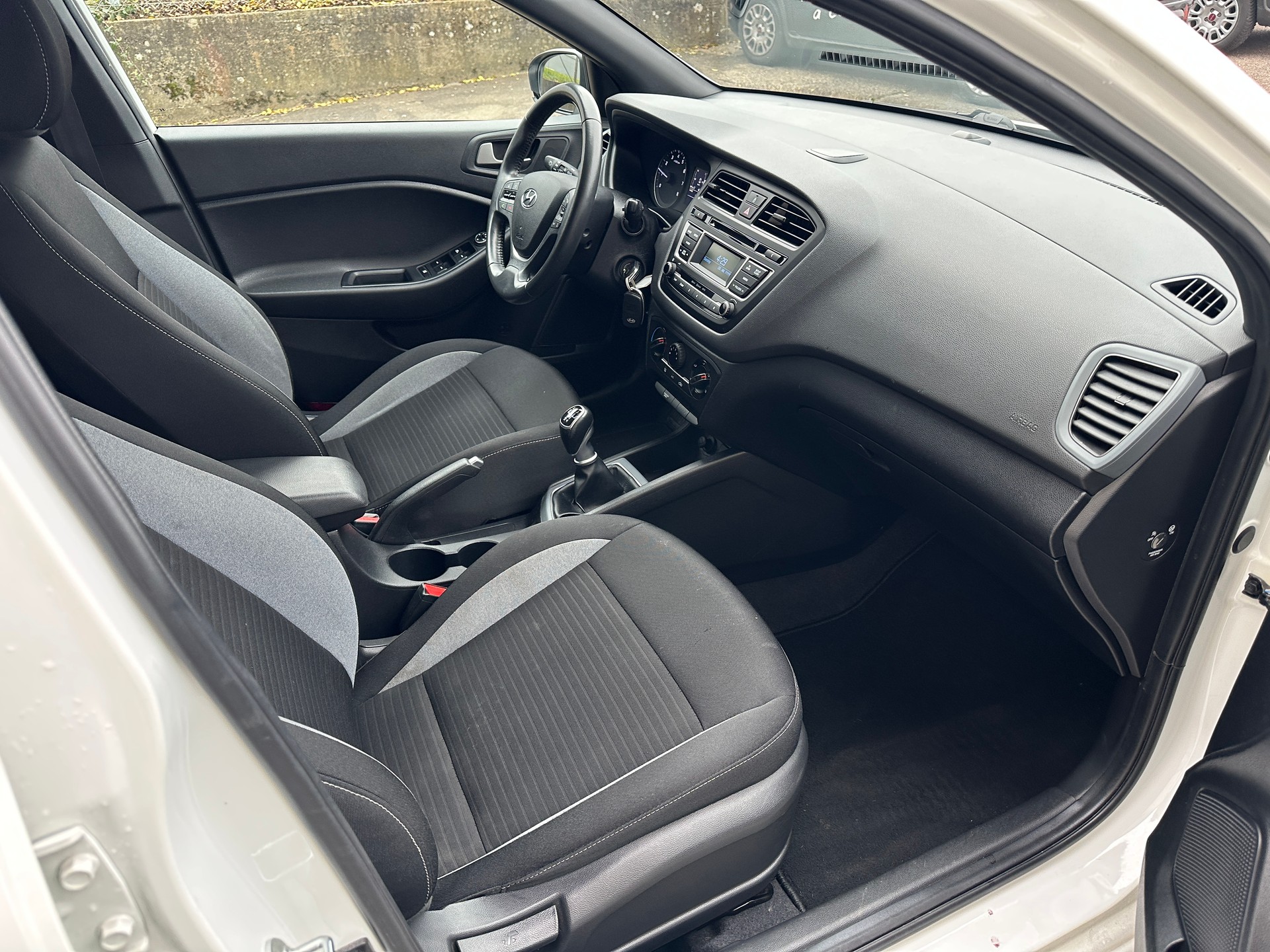 HYUNDAI i20 1.0 T-GDi exxtra Plus-image-9