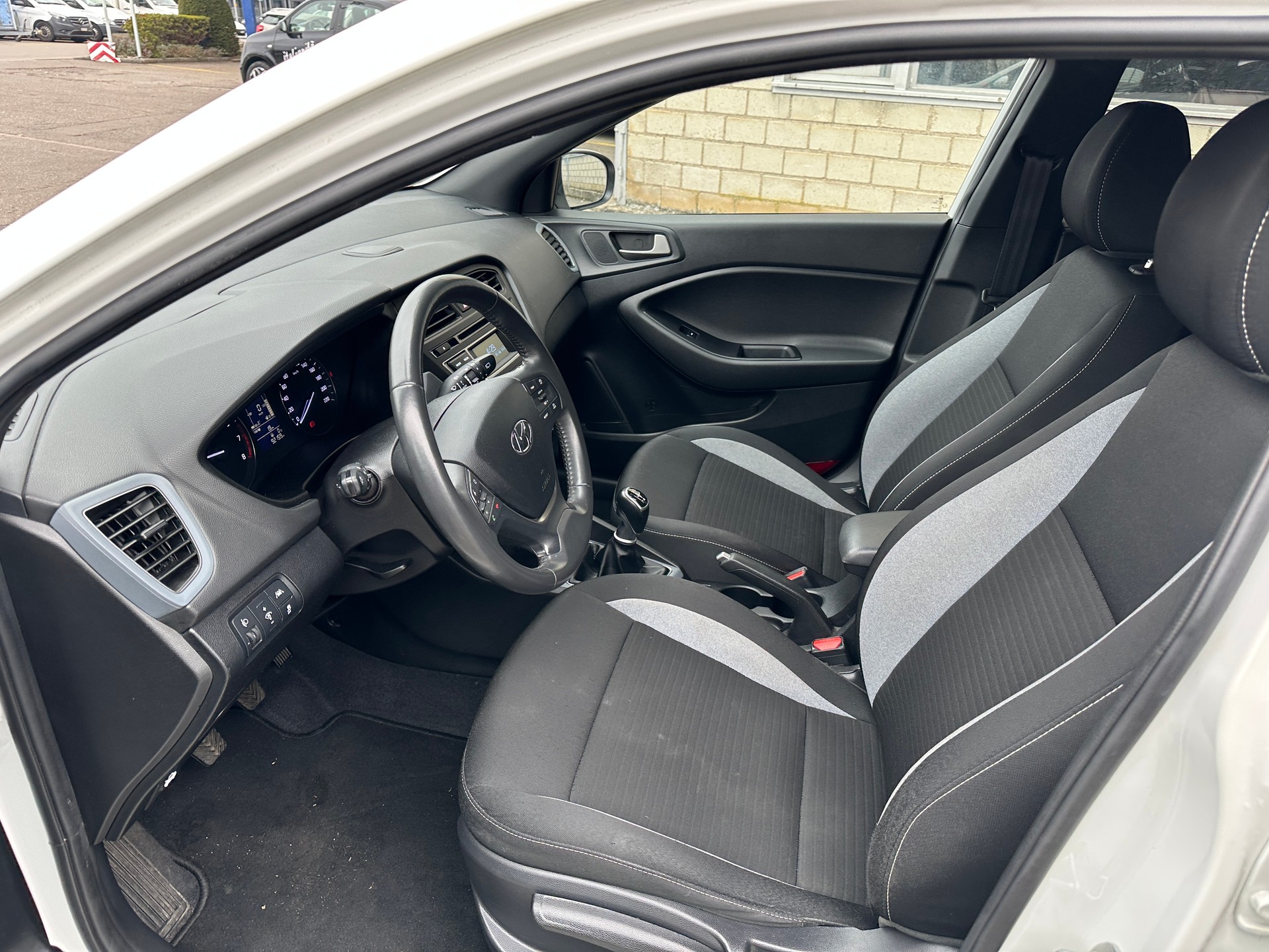 HYUNDAI i20 1.0 T-GDi exxtra Plus-image-8
