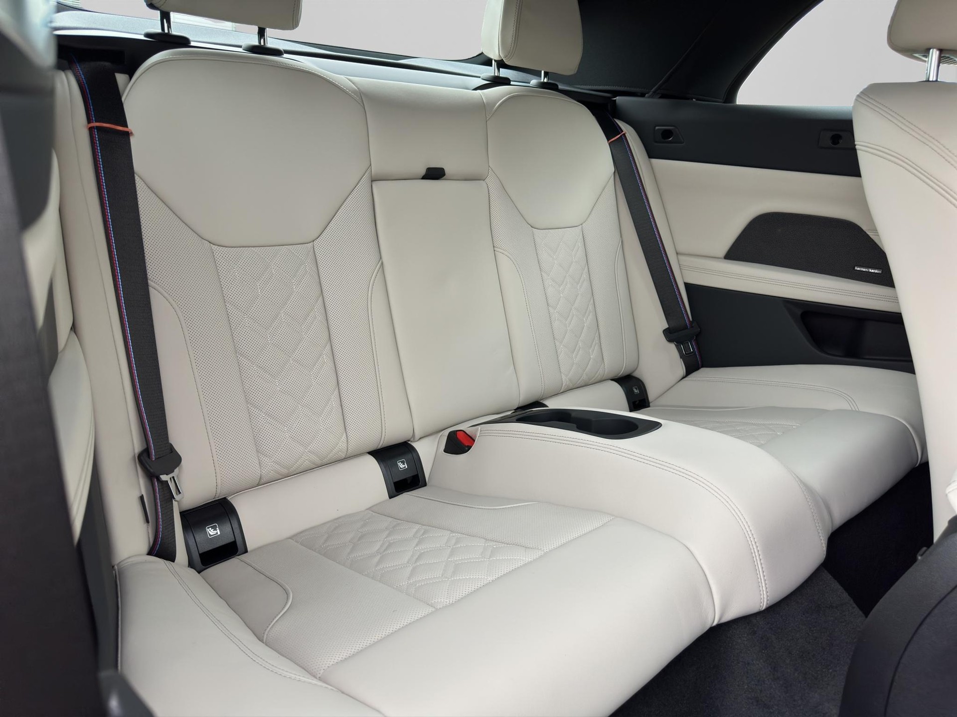 BMW M440i xDrive Cabrio Individual-image-21