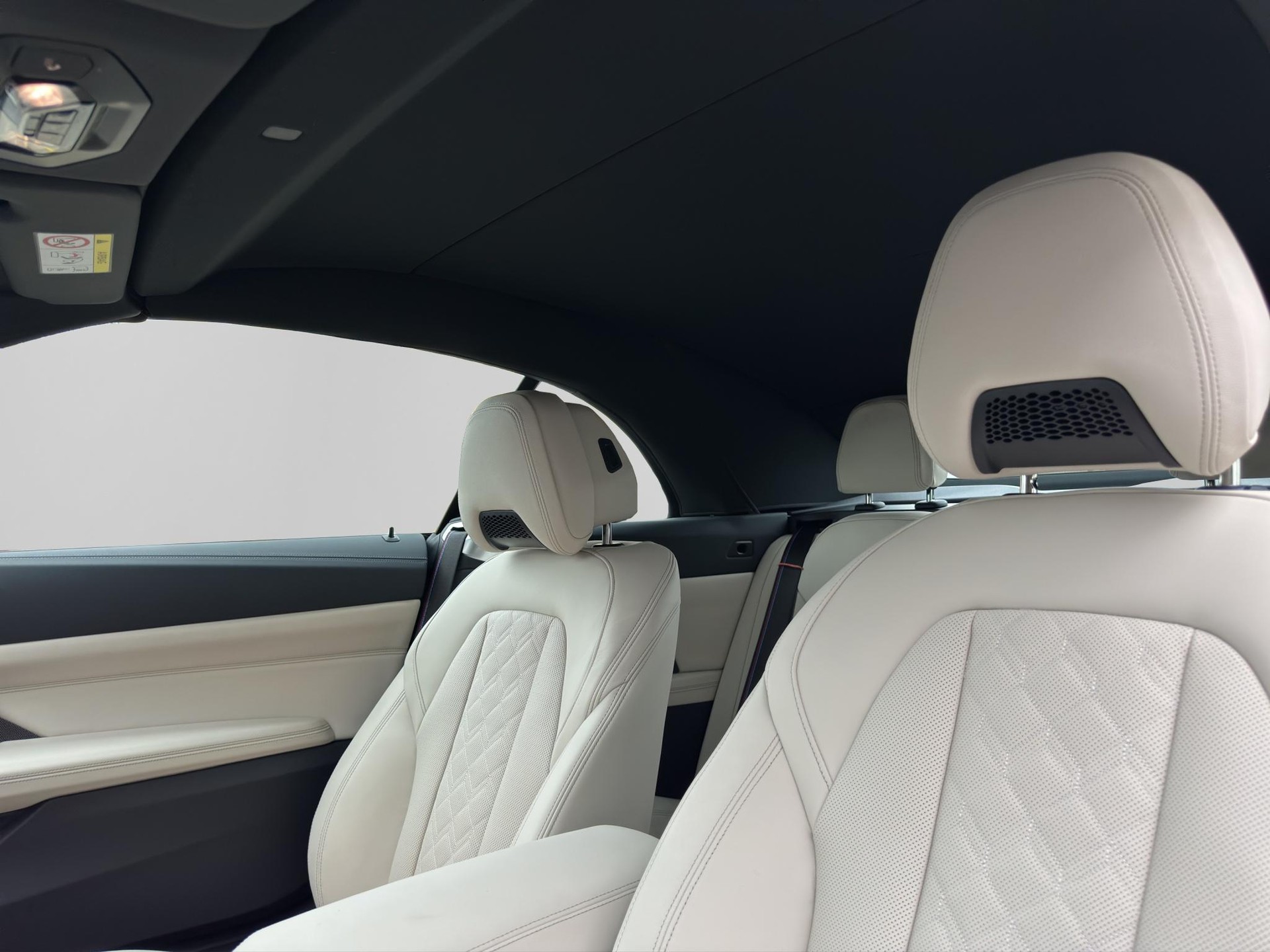 BMW M440i xDrive Cabrio Individual-image-12