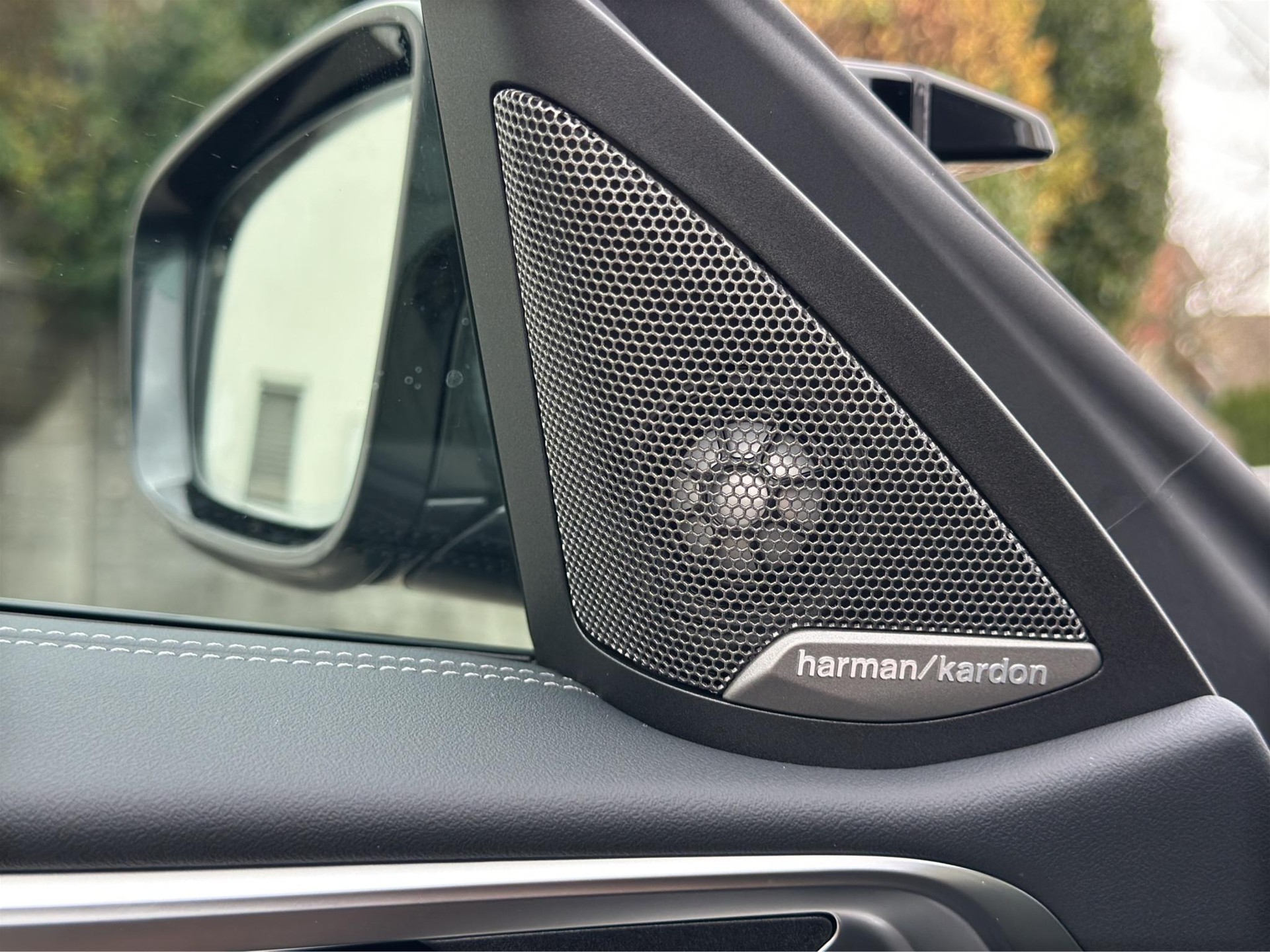 BMW M440i xDrive Cabrio Individual-image-14