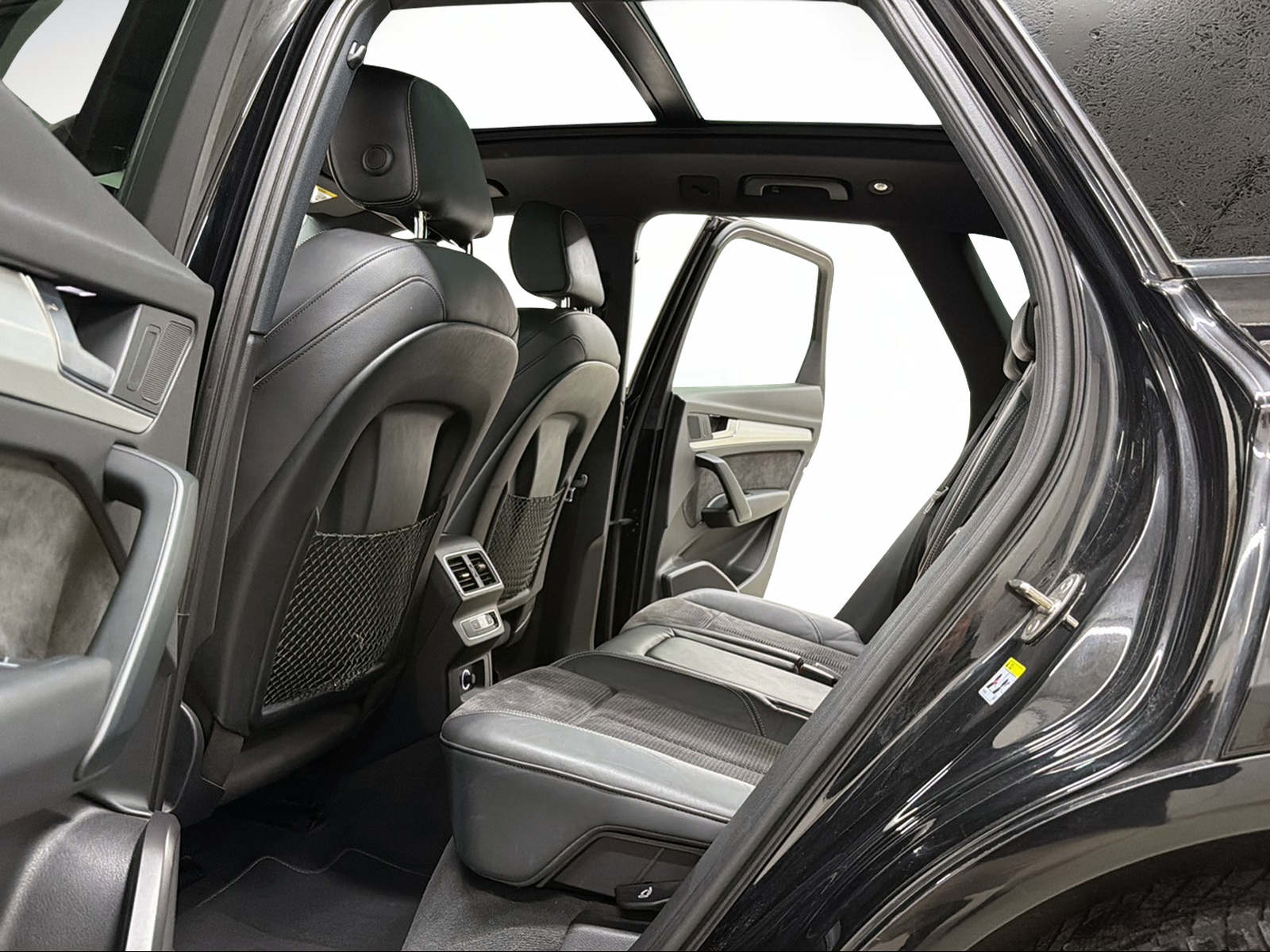 AUDI Q5 2.0 TFSI S-Line sport 252PS Midnight Black quattro S-tronic / 360° Kamera / Panoramadach / Komfortschlüssel / LED /-image-8