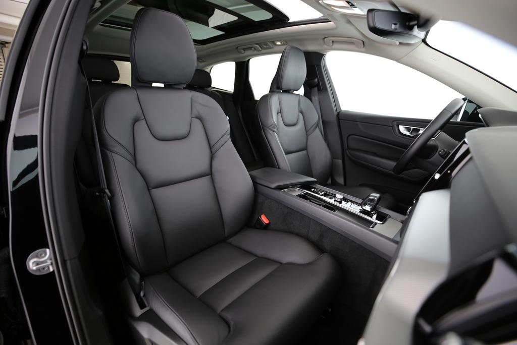 VOLVO XC60 2.0 B4 MH Core-image-10