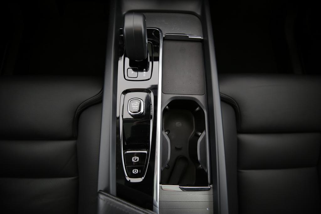 VOLVO XC60 2.0 B4 MH Core-image-9