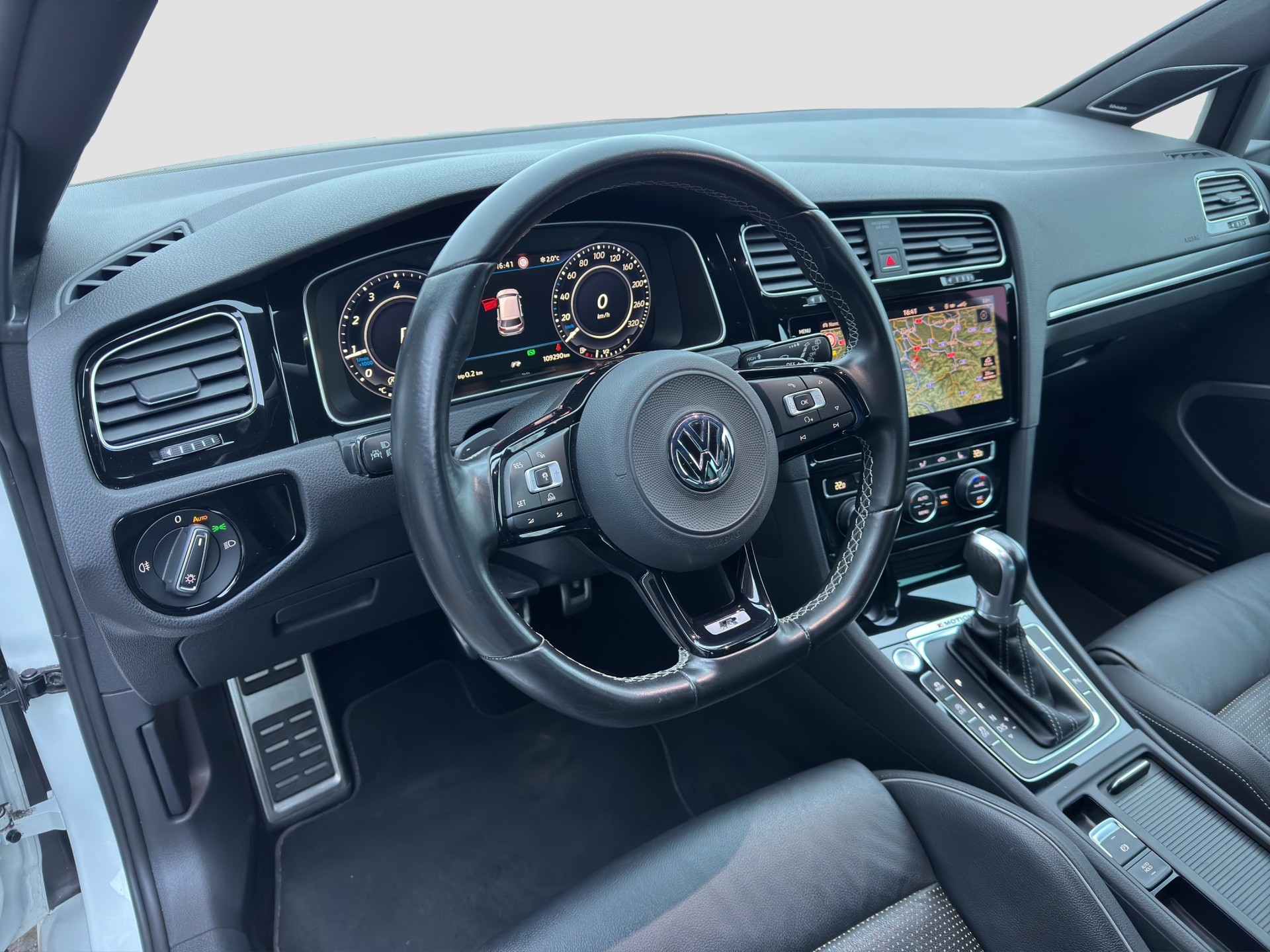 VW Golf 2.0 TSI R 4Motion DSG-image-8
