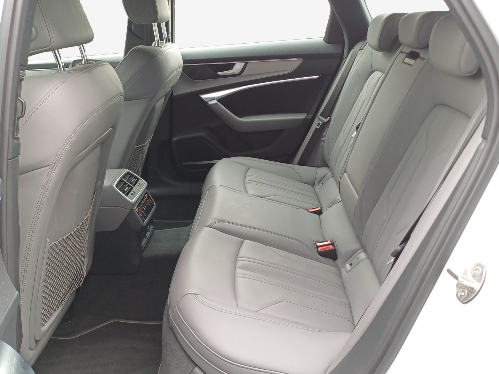 AUDI A6 Avant 40 TDI Sport Attraction quattro S-tronic-image-10
